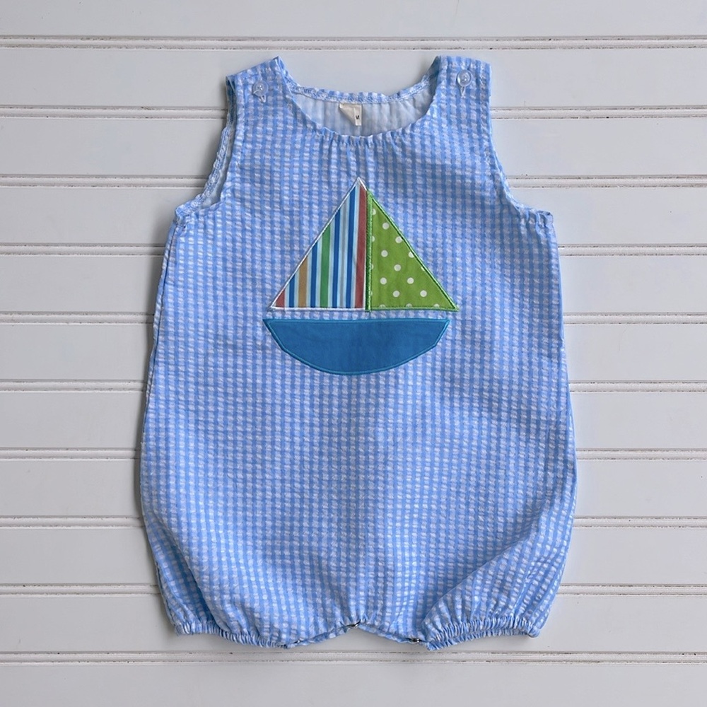 BOUTIQUE NWOT Boys Seersucker Nautical Sailboat Appliqué Bubble Romper